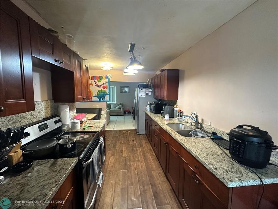 For Sale: $475,000 (3 beds, 2 baths, 1700 Square Feet)