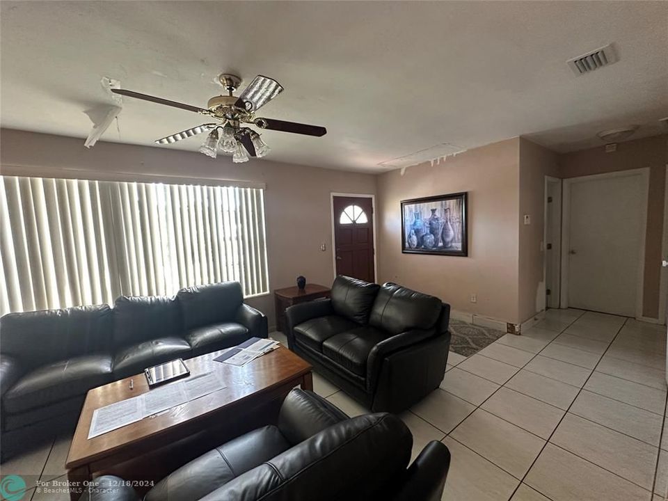 For Sale: $475,000 (3 beds, 2 baths, 1700 Square Feet)