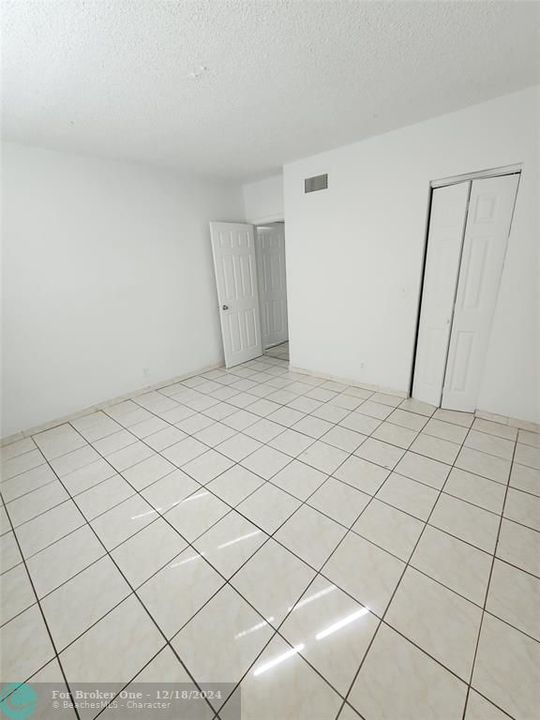 For Sale: $175,000 (2 beds, 1 baths, 721 Square Feet)