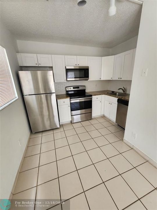 For Sale: $175,000 (2 beds, 1 baths, 721 Square Feet)