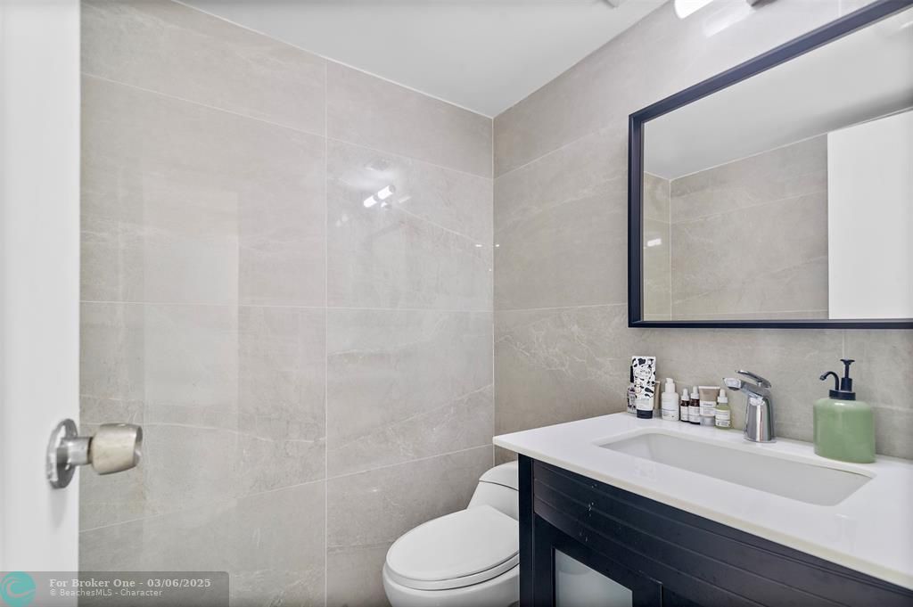 For Sale: $398,000 (2 beds, 1 baths, 1075 Square Feet)