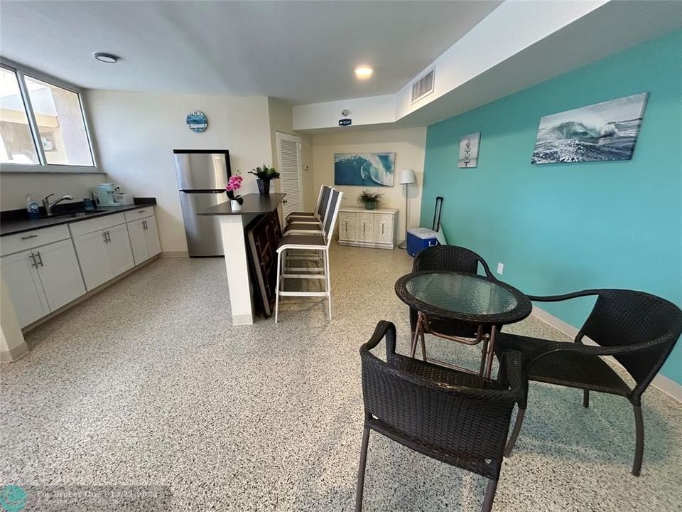 For Sale: $370,000 (2 beds, 2 baths, 1400 Square Feet)