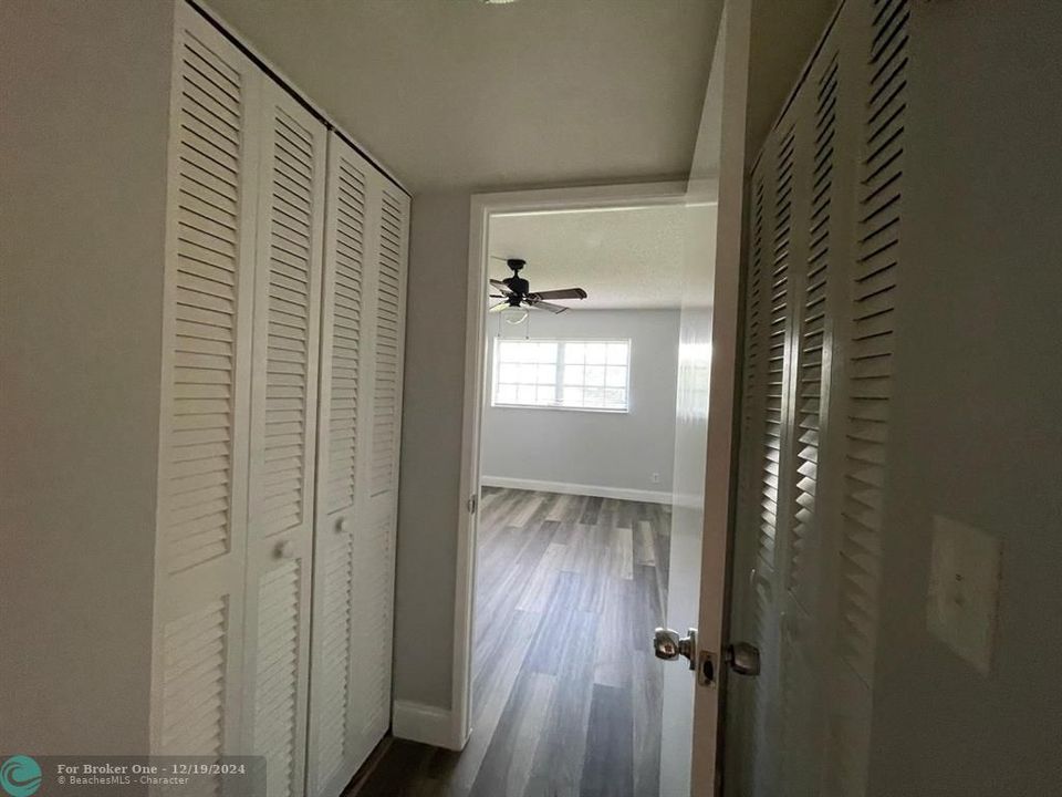 For Rent: $1,550 (1 beds, 1 baths, 942 Square Feet)