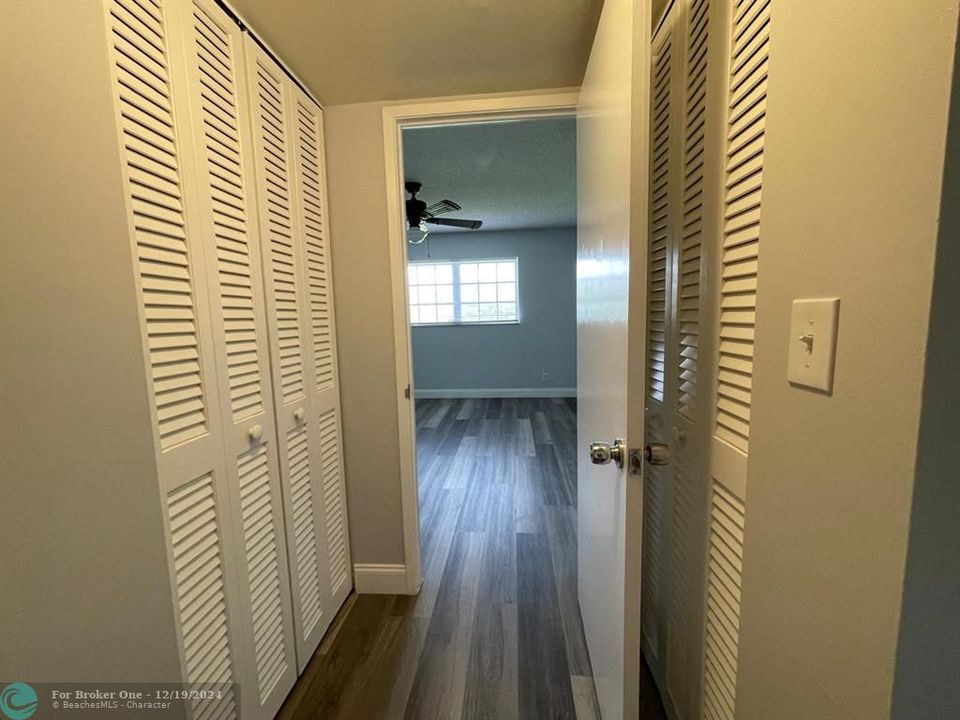 For Rent: $1,550 (1 beds, 1 baths, 942 Square Feet)