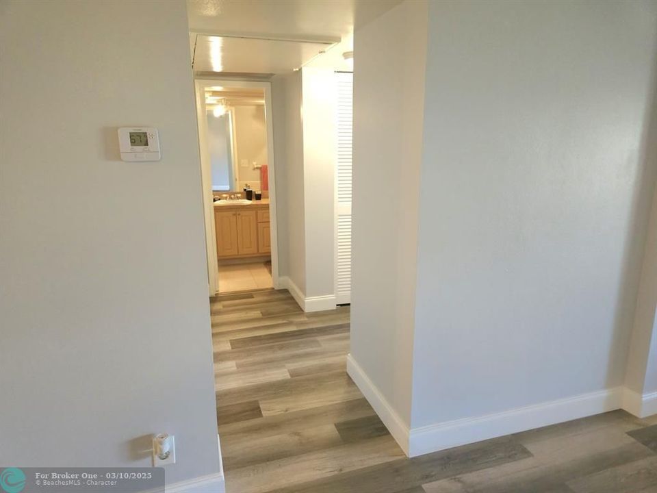 For Rent: $1,550 (1 beds, 1 baths, 942 Square Feet)