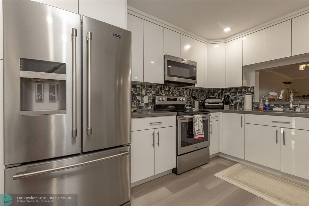 For Sale: $295,000 (2 beds, 2 baths, 1192 Square Feet)