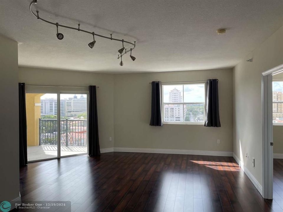 For Rent: $2,950 (2 beds, 2 baths, 1008 Square Feet)