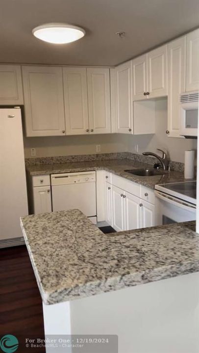 For Rent: $2,950 (2 beds, 2 baths, 1008 Square Feet)