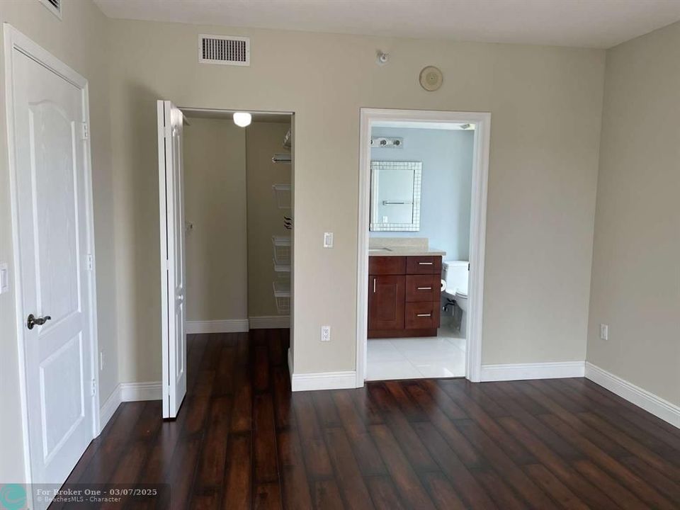 For Rent: $2,950 (2 beds, 2 baths, 1008 Square Feet)