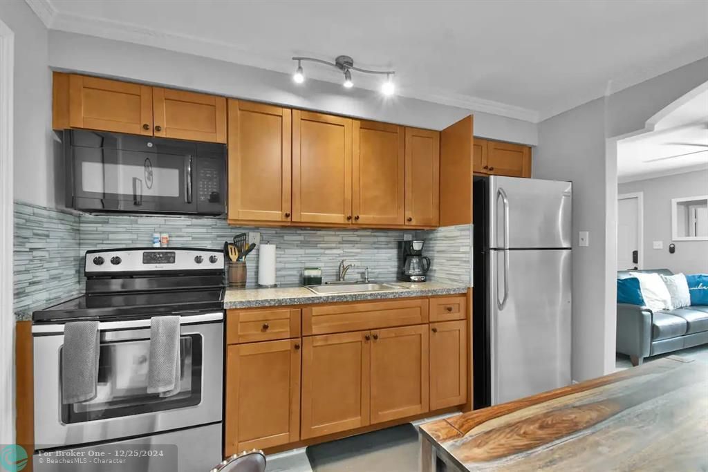 For Sale: $3,000 (2 beds, 1 baths, 1512 Square Feet)