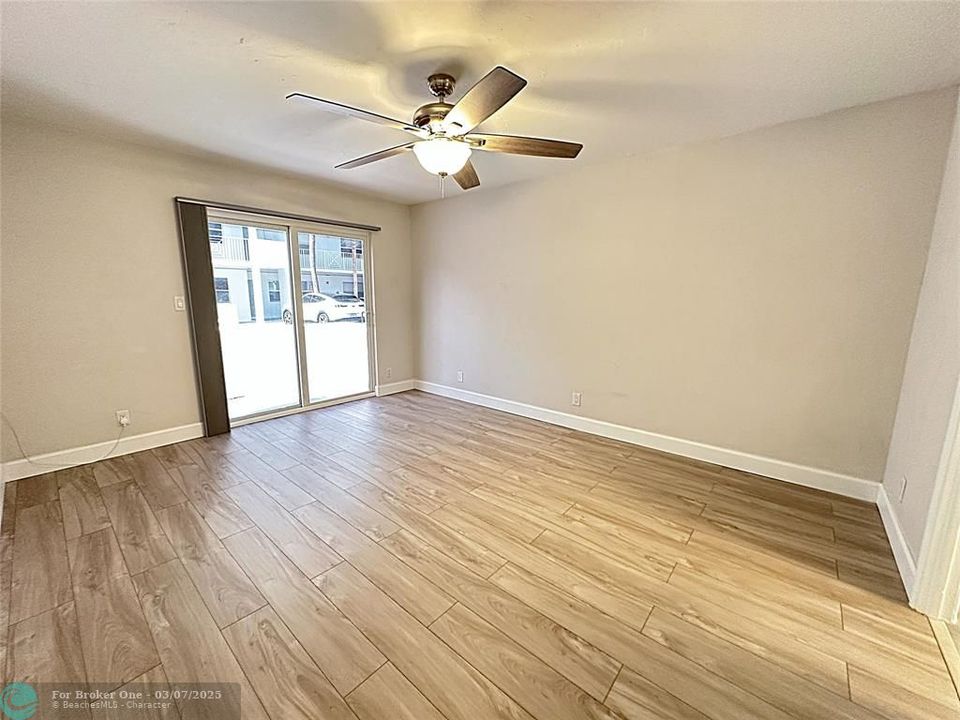 For Rent: $2,100 (2 beds, 2 baths, 910 Square Feet)