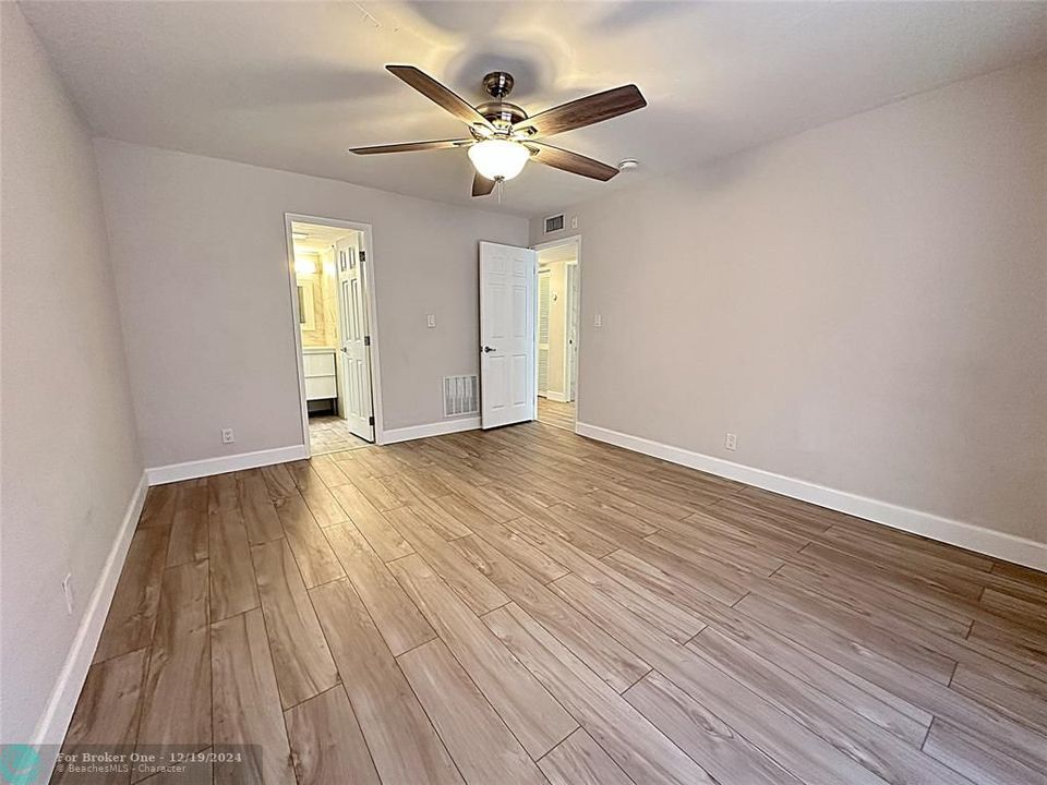 For Rent: $2,100 (2 beds, 2 baths, 910 Square Feet)