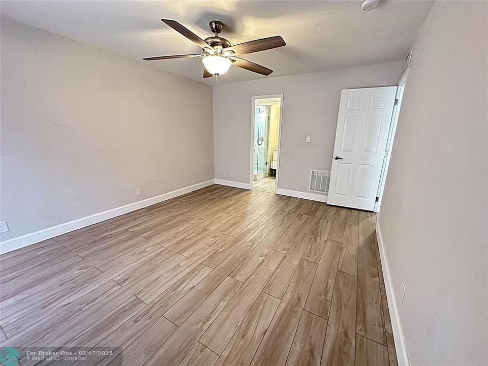 For Rent: $2,100 (2 beds, 2 baths, 910 Square Feet)