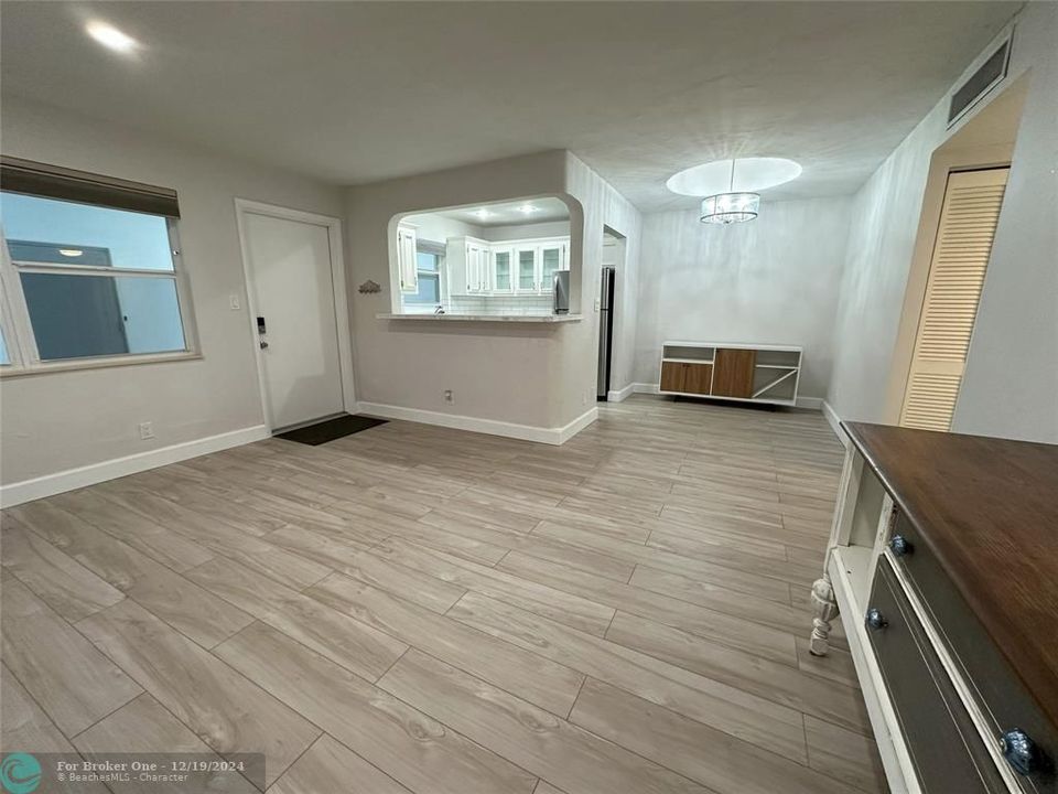 For Rent: $2,100 (2 beds, 2 baths, 910 Square Feet)