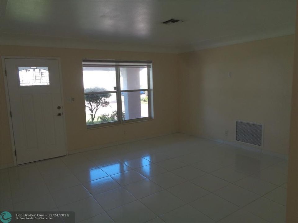 For Sale: $2,750 (2 beds, 2 baths, 2360 Square Feet)