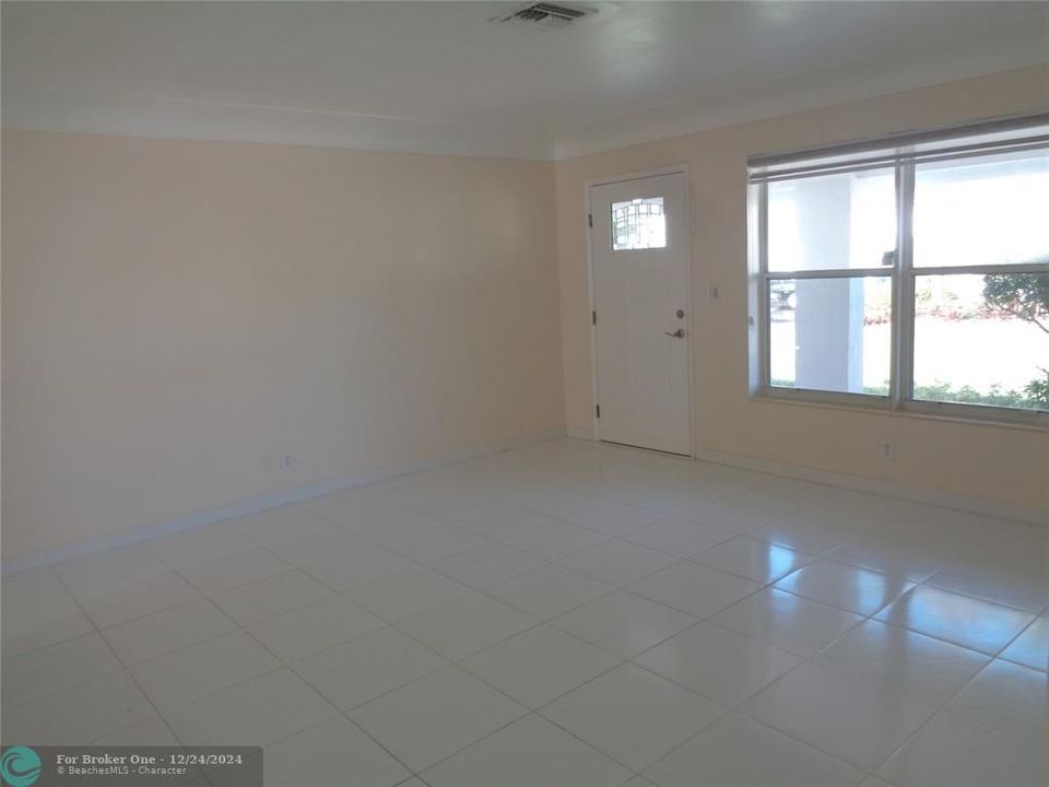 For Sale: $2,750 (2 beds, 2 baths, 2360 Square Feet)