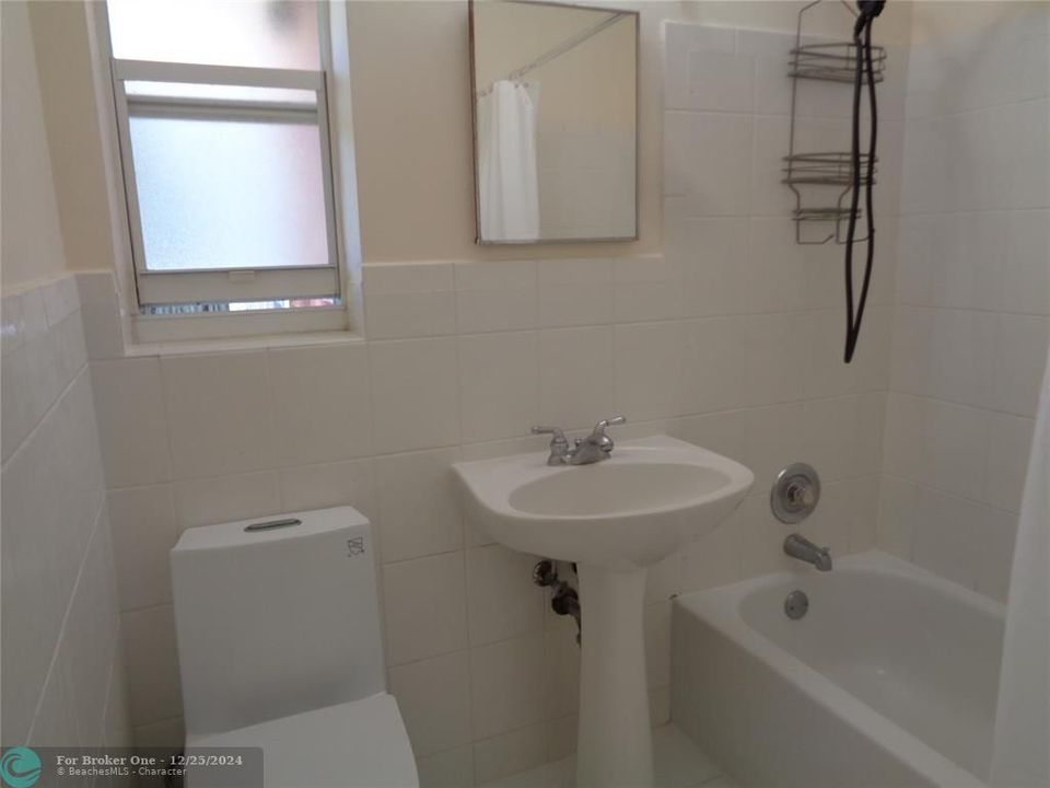 For Sale: $2,750 (2 beds, 2 baths, 2360 Square Feet)