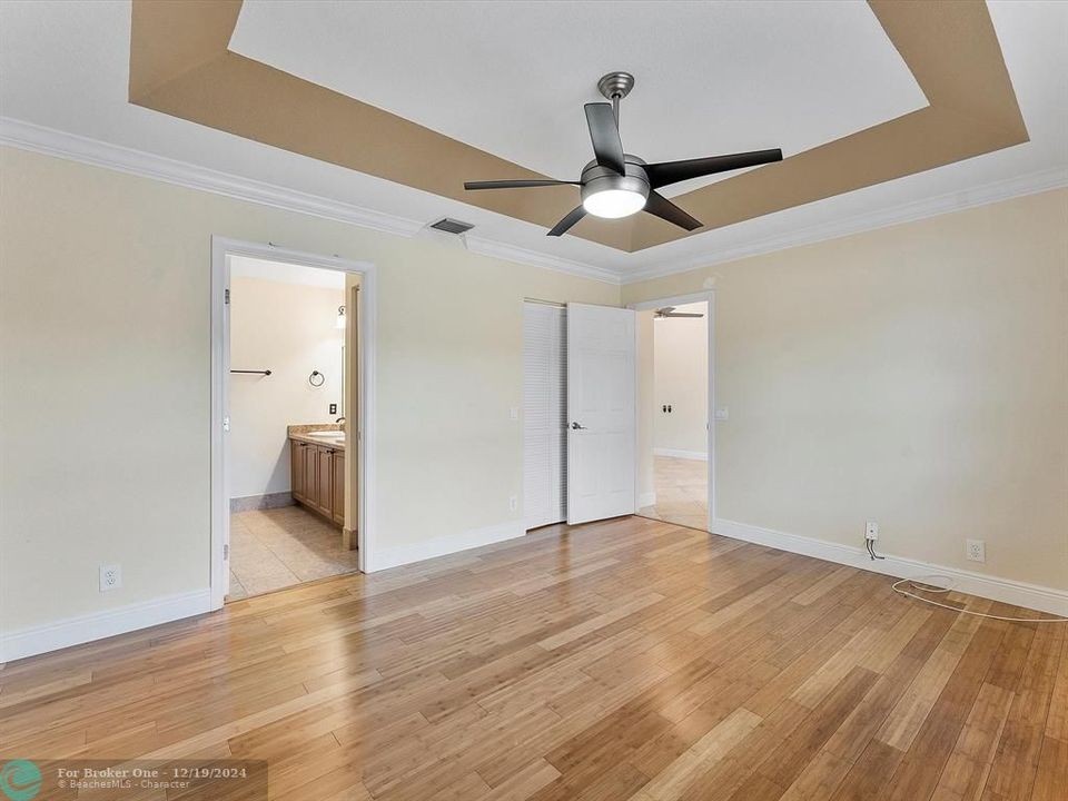 For Sale: $439,900 (2 beds, 2 baths, 1304 Square Feet)