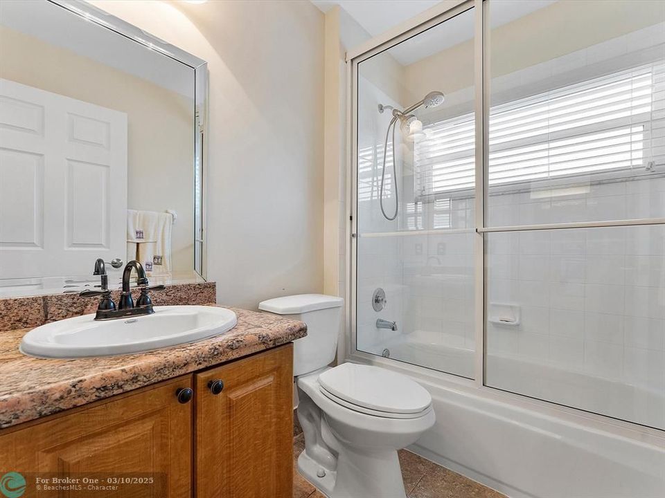 For Sale: $439,900 (2 beds, 2 baths, 1304 Square Feet)