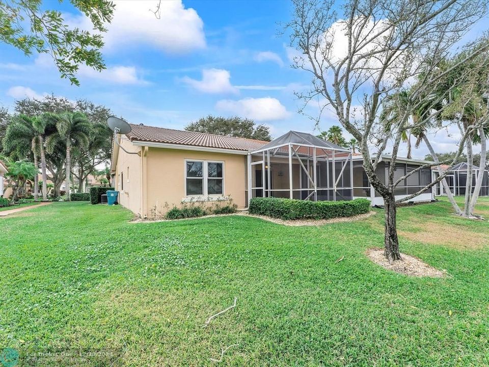 For Sale: $439,900 (2 beds, 2 baths, 1304 Square Feet)