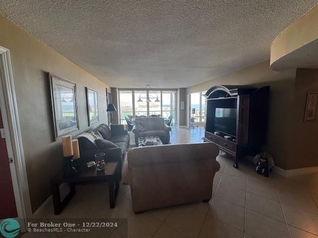 For Rent: $4,995 (2 beds, 2 baths, 1435 Square Feet)