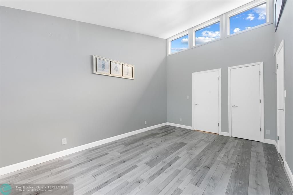 For Sale: $345,000 (2 beds, 2 baths, 1012 Square Feet)