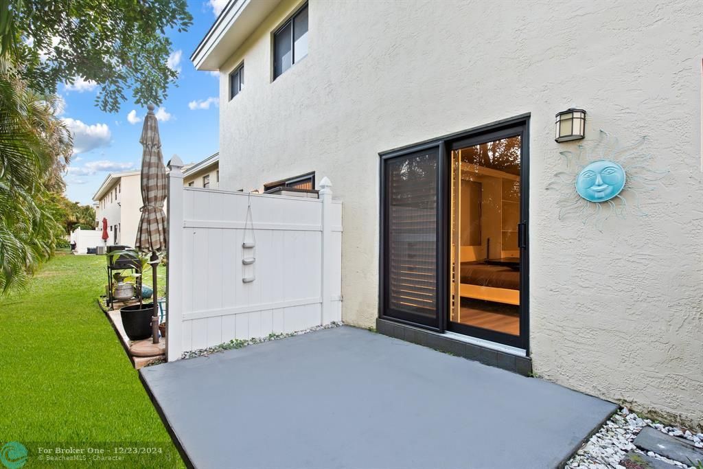 For Sale: $345,000 (2 beds, 2 baths, 1012 Square Feet)