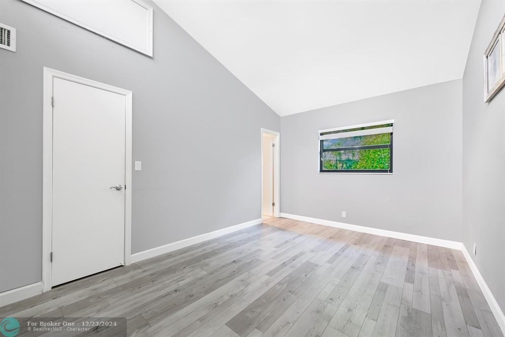 For Sale: $345,000 (2 beds, 2 baths, 1012 Square Feet)