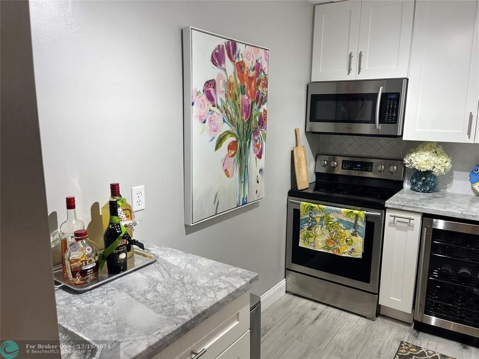 For Sale: $289,000 (1 beds, 1 baths, 1200 Square Feet)