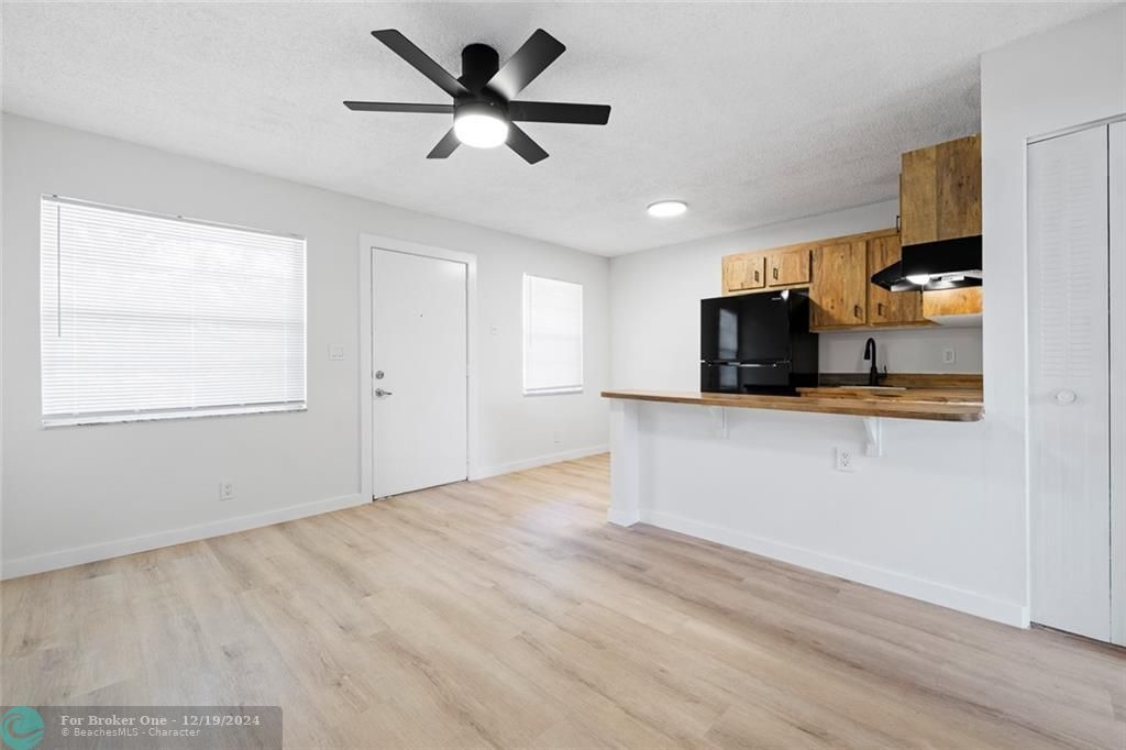 For Rent: $1,495 (1 beds, 1 baths, 427 Square Feet)