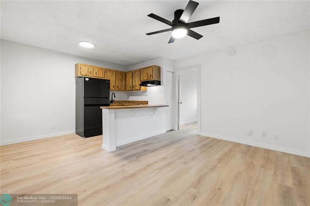 For Rent: $1,495 (1 beds, 1 baths, 427 Square Feet)