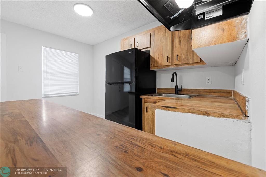 For Rent: $1,495 (1 beds, 1 baths, 427 Square Feet)