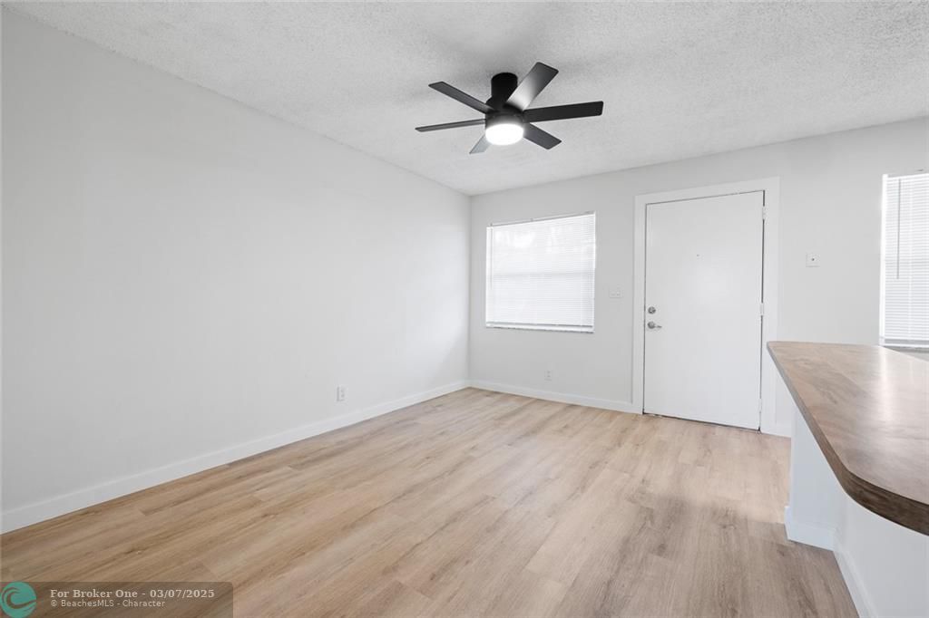 For Rent: $1,495 (1 beds, 1 baths, 427 Square Feet)