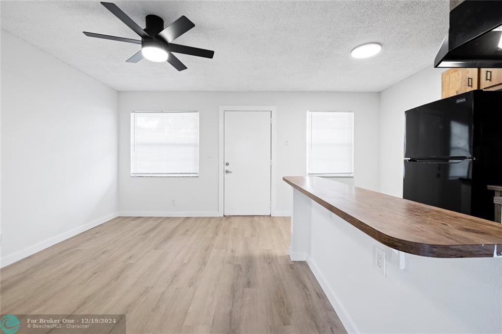 For Rent: $1,495 (1 beds, 1 baths, 427 Square Feet)