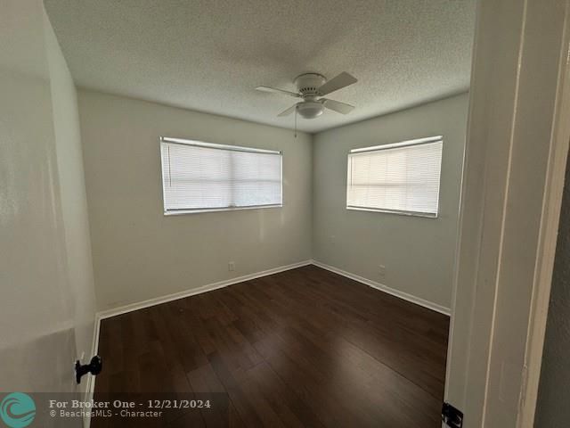 For Sale: $335,000 (2 beds, 1 baths, 861 Square Feet)