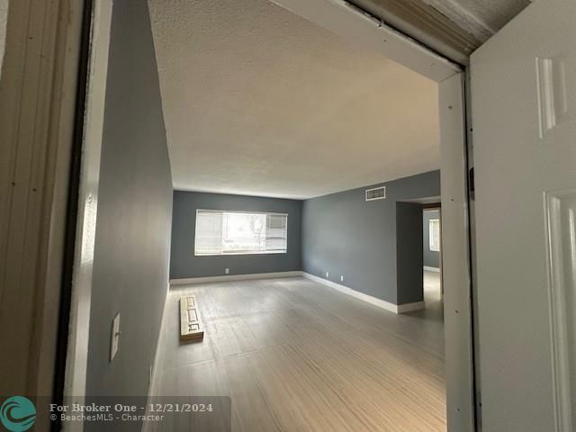 For Rent: $2,100 (2 beds, 2 baths, 939 Square Feet)