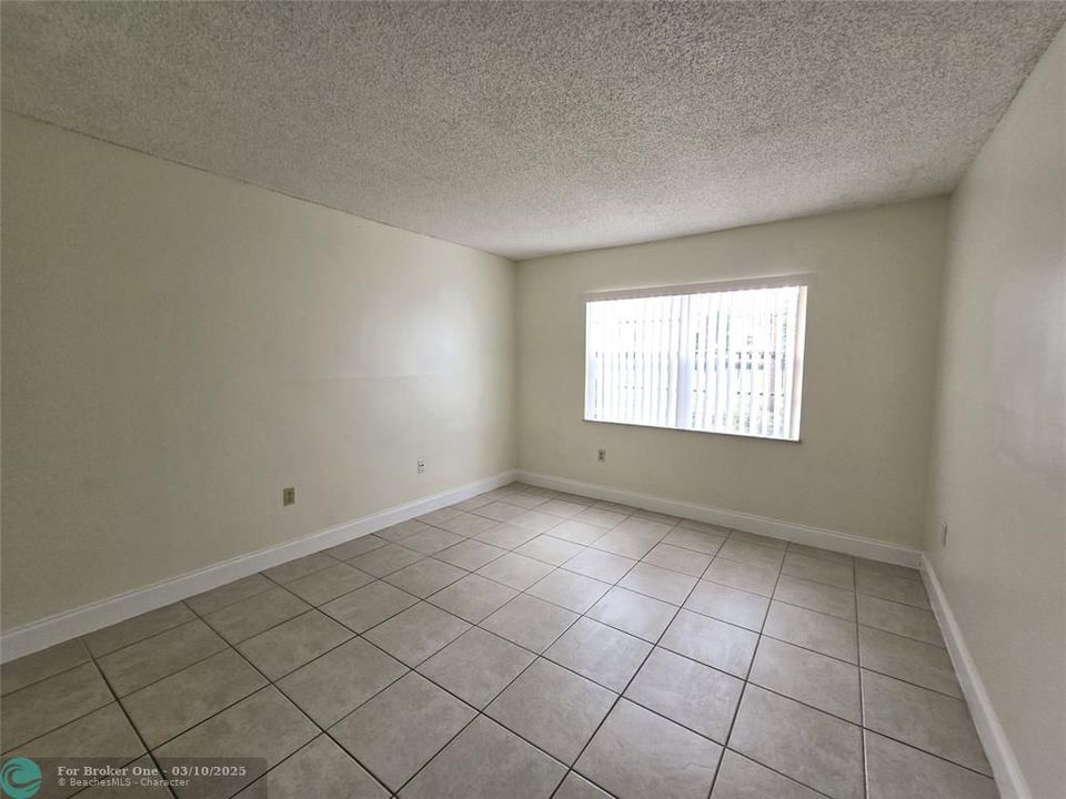 For Rent: $1,600 (1 beds, 1 baths, 695 Square Feet)