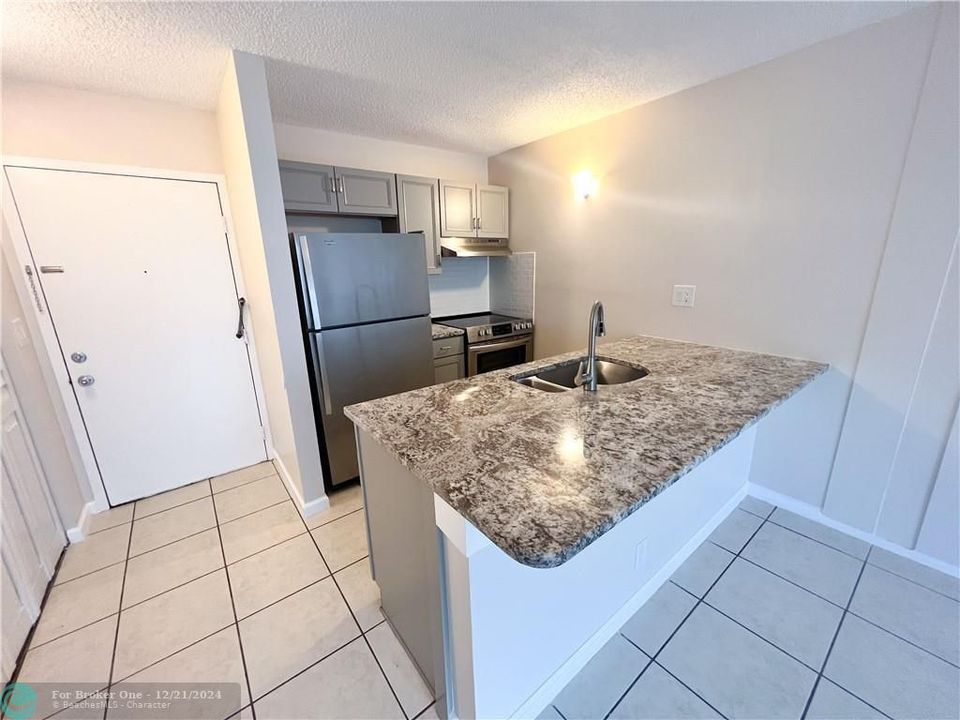 For Rent: $1,600 (1 beds, 1 baths, 619 Square Feet)