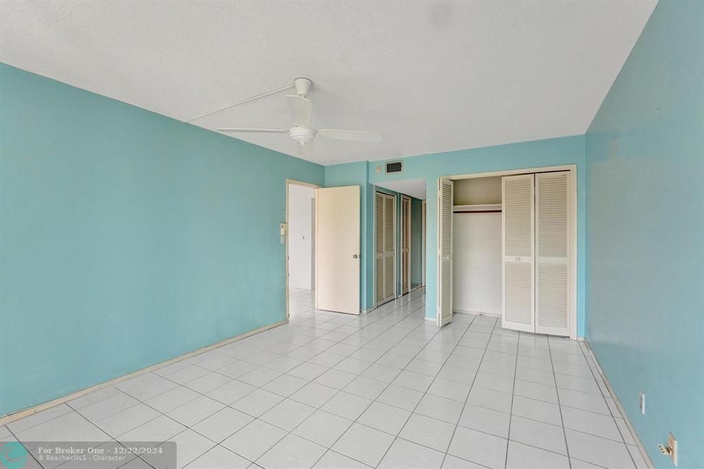 For Sale: $125,000 (1 beds, 1 baths, 852 Square Feet)