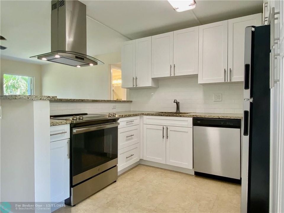 For Sale: $2,595 (3 beds, 2 baths, 1178 Square Feet)