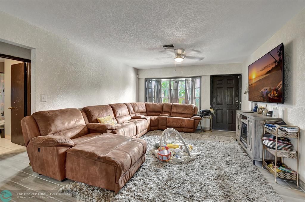 For Sale: $465,000 (3 beds, 2 baths, 1483 Square Feet)