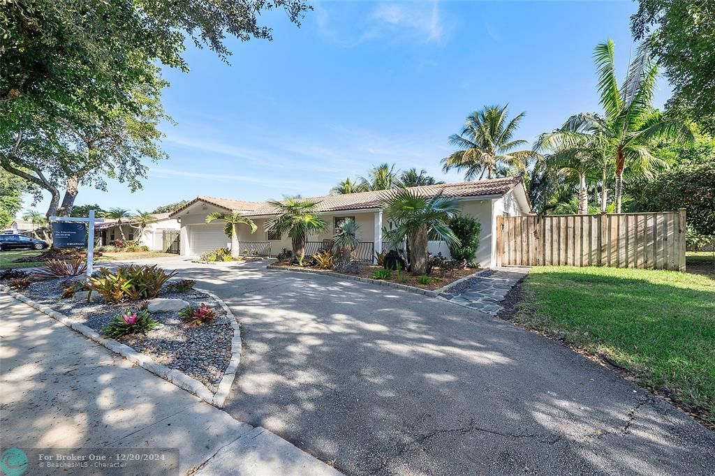 For Sale: $858,000 (3 beds, 2 baths, 1633 Square Feet)