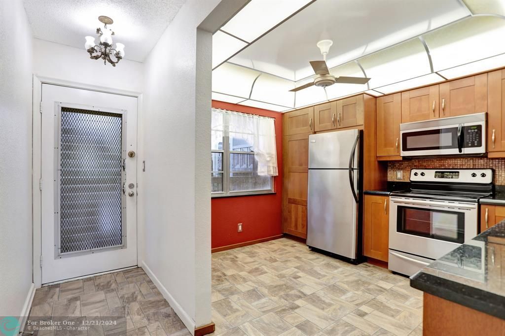 For Sale: $159,000 (2 beds, 2 baths, 1162 Square Feet)