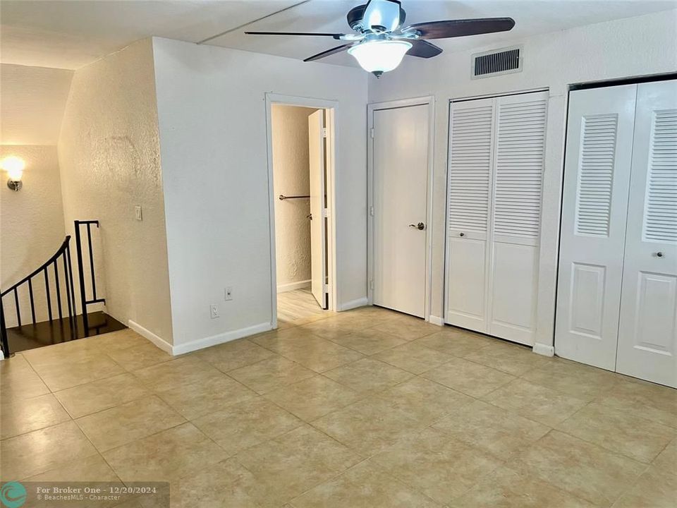 For Rent: $1,950 (1 beds, 2 baths, 950 Square Feet)