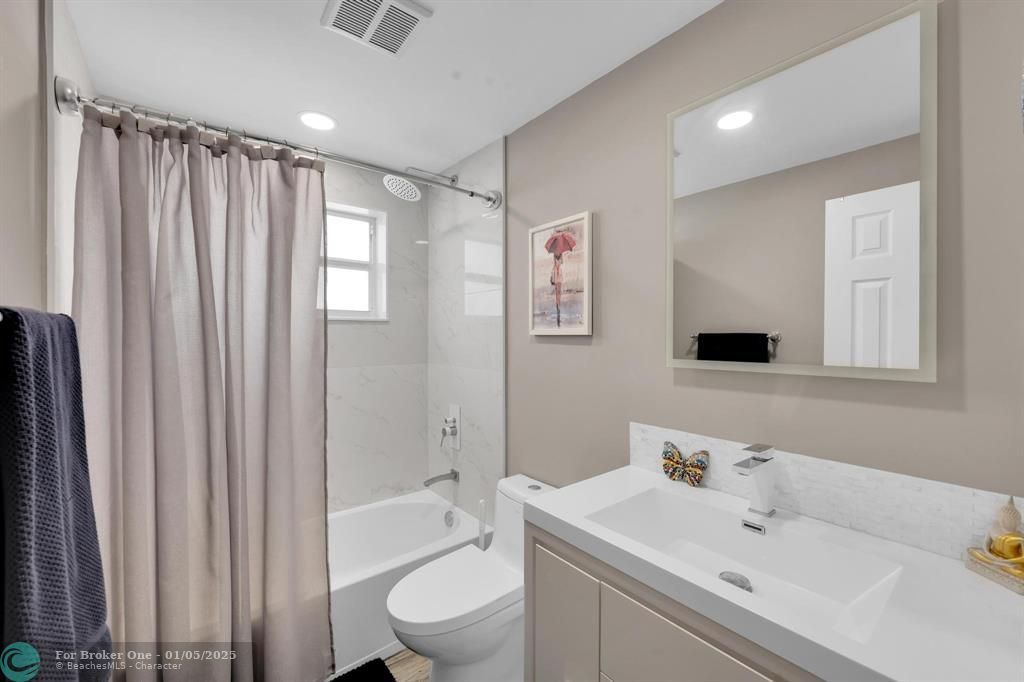 For Sale: $385,000 (2 beds, 2 baths, 1020 Square Feet)