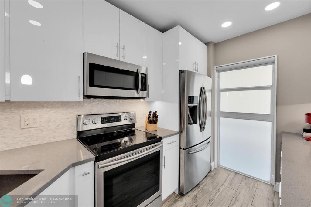 For Sale: $385,000 (2 beds, 2 baths, 1020 Square Feet)