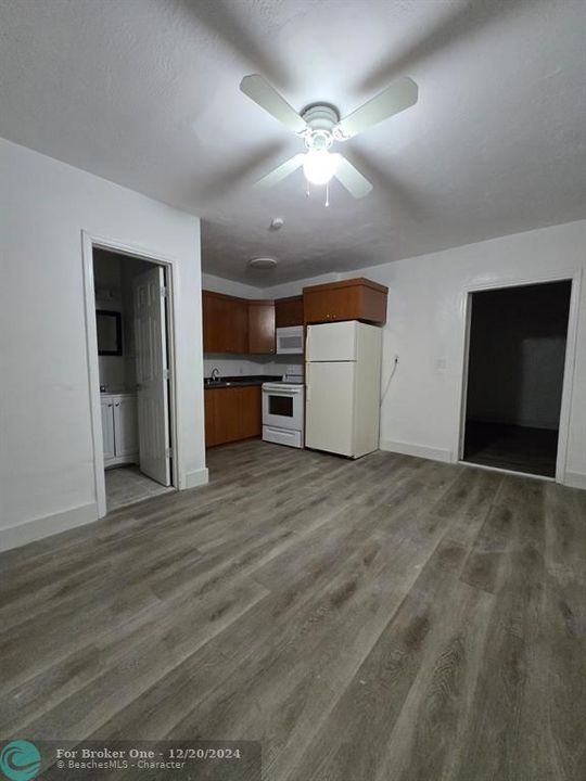 For Rent: $1,999 (2 beds, 1 baths, 690 Square Feet)