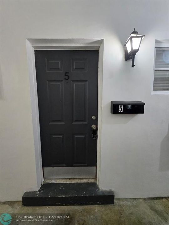 For Rent: $1,999 (2 beds, 1 baths, 690 Square Feet)