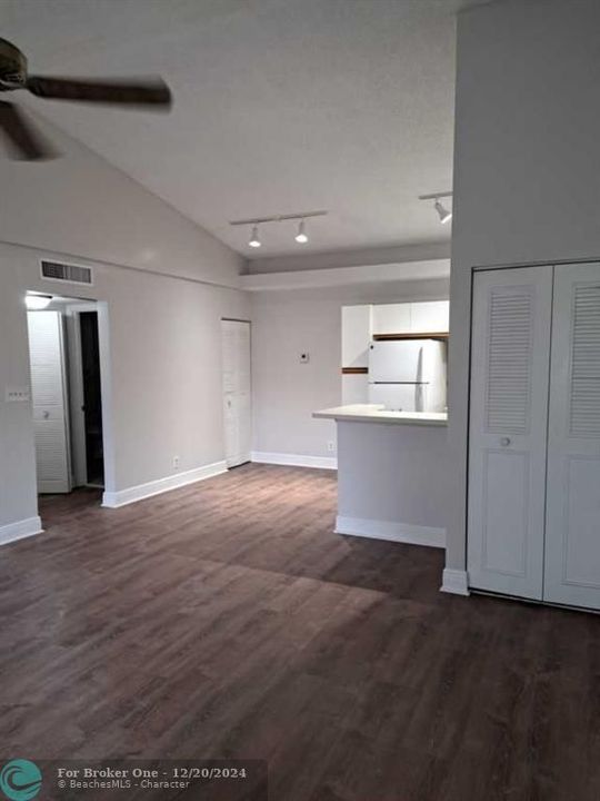 For Rent: $1,750 (1 beds, 1 baths, 862 Square Feet)