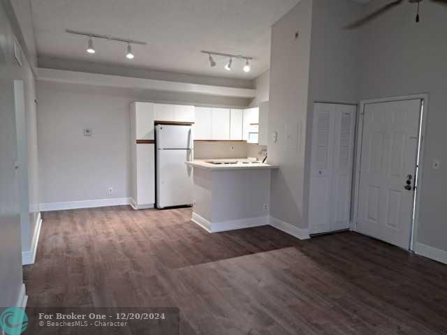 For Rent: $1,750 (1 beds, 1 baths, 862 Square Feet)